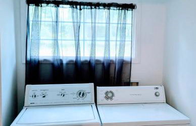 Cozy 4 bedroom home & Large Fenced Yard - Foto 26