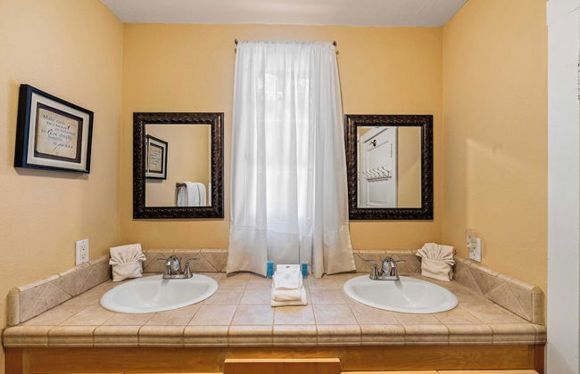 Dandelion by Avantstay Pool, 0.2mi to Downtown! - Foto 21