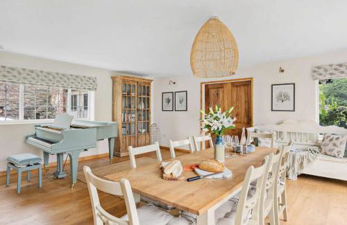 Rocket House - Large family home perched above the river - Foto 14