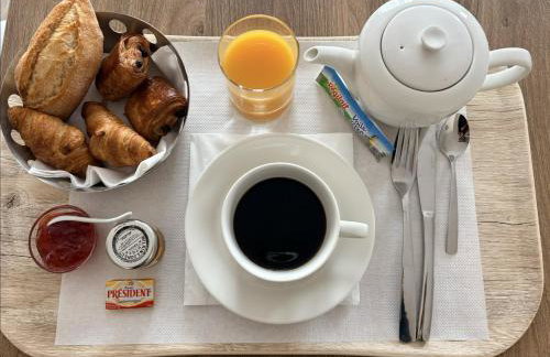 Les Belles Lettres - centre ville face à la Gare - 20 mn de Paris St Lazare - Foto 2