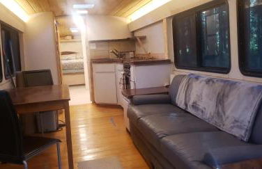 Madrone Hideout - decked out bus! - Foto 24