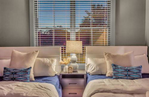 New 2 Luxe Townhomes with Rooftops Sleeps 24 - Foto 57