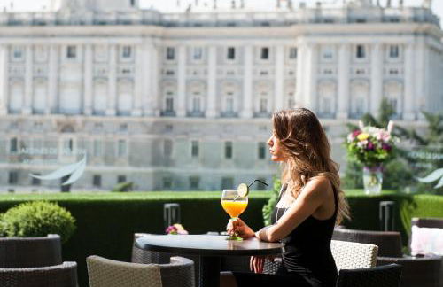 Apartosuites Jardines de Sabatini - Photo 43