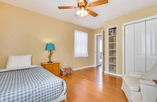 Family Home with Game Room and Decks in Etlan! - Foto 29