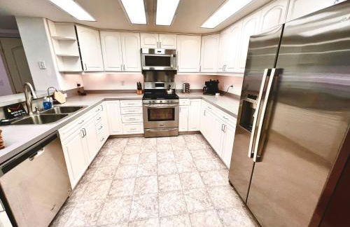 Newly Remodeled spacious units, minutes from mountains, inlet, downtown and airport - Photo 35