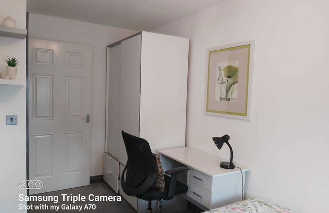 Rugby - Apartment - Sleeps 4 - Parking - Foto 5