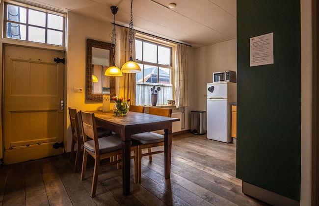 Superb Holiday Home on a Mini Campsite Near the Beach - Photo 2