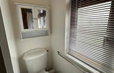 Your Lake side Retreat Sleeps 10-12 Nr Park & Sea - Photo 38