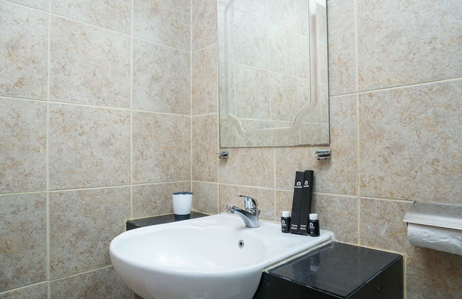 Cozy and Minimalist 2BR at Marbella Kemang Apartment - Photo 11