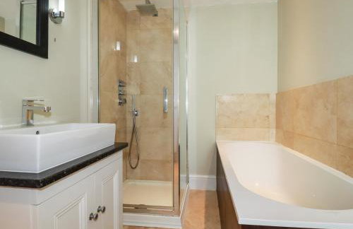 Carew House Cottage - Photo 26