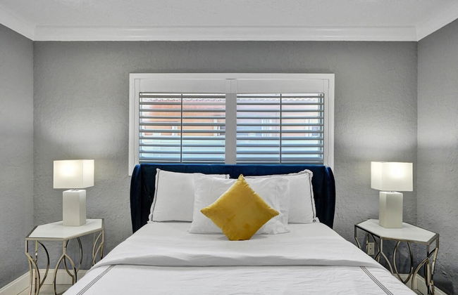 Luxe 4BR Waterfront w Htd Pool 5min to Beach - Foto 44