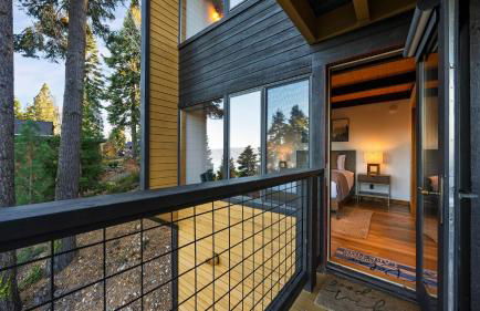 Lake View, Firepit, Game Room Remodeled Lake Tahoe Luxury Cabin by Avantstay - Foto 64