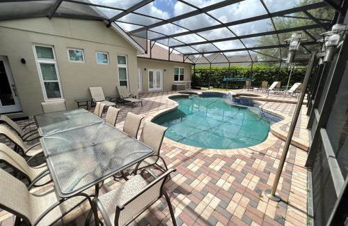 Luxurious Getaway Pool Hot Tub Theater Gym Outdoor Kitchen BBQ 2 Miles to Disney - Foto 7