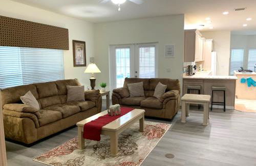 Lakefront Getaway LG South Facing Pool Hot Tub Pool Table & BBQ - 2 miles Disney - Foto 26