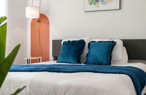 Riviere 2BR Apartment Pet Friendly Oasis Sleeps 6 Close to Epic Universe Pool & Gym - Foto 2