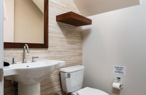 Lux Townhome With Parking and Rooftop Putting Green - Foto 17