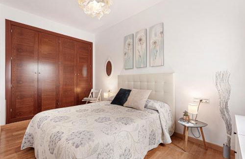 Piscina, patio privado y aparcamiento - Foto 8