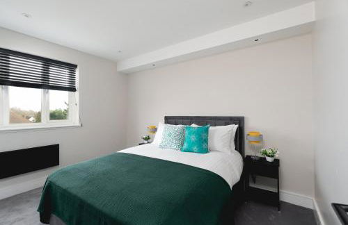Skyvillion - COZY LARGE 4 & 1 Bed Apartments in London Enfield, Mins to Tube Station, Free Wi-Fi - Foto 55