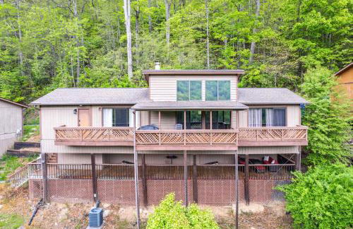 Maggie Valley Mountain Escape with Fireplace and Deck! - Foto 29