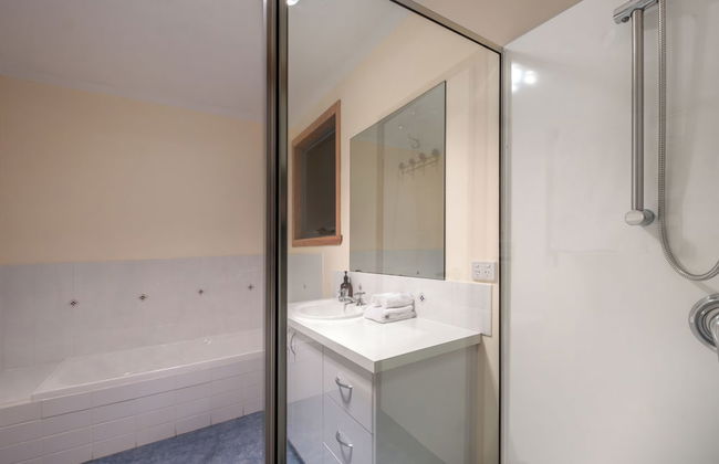 Waterline - Photo 14