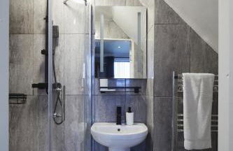 Hayy Contractor House 5 Bedroom Huddersfield Sleeps 18 - Foto 45