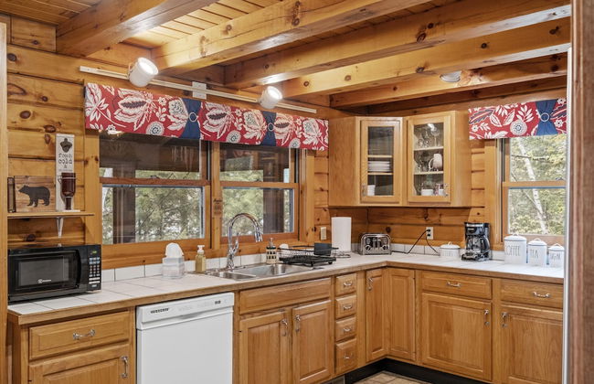 Private Lakefront - Luxury Log House - Photo 15