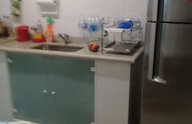 Encantador a 2 quadras da Enseada, com varanda e garagem - Foto 8