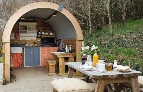 Goldfinch - Photo 11