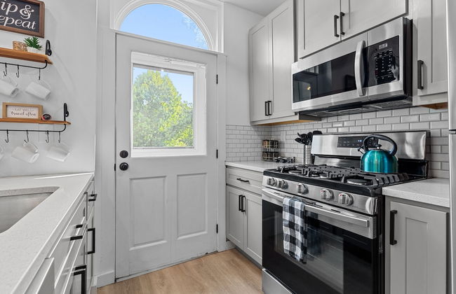 Cozy Family Getaway - JZ Vacation Rentals - Photo 12