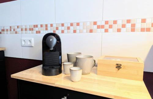 Gemütliches Apartment - hochwertiges Boxspringbett, privater Parkplatz, Terrasse, komplette Küche, WLAN, 40 Zoll HD TV - Foto 7