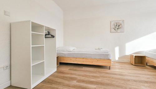 Tolstov Apartments - Monteurwohnungen - 2 Schlafzimmer - Küche - Balkon - Waschmaschine - 25 Min zur Messe DUS - Foto 4, wardrobe
