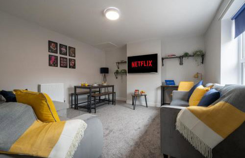 3 bedroom Cannock flat ideal for groups - Foto 1