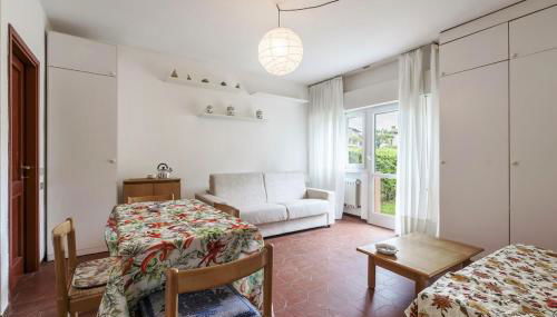 HOST4U - Loft del GARDA Residence with Pool, Front Lake Building - Foto 3