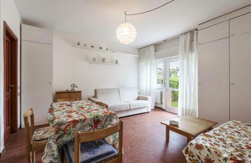 HOST4U - Loft del GARDA Residence with Pool, Front Lake Building - Foto 3