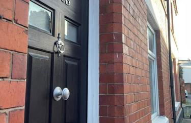 Hoole House- Bright and modern 2 bedroom house, close to Chester train station and the City Centre - Photo 28