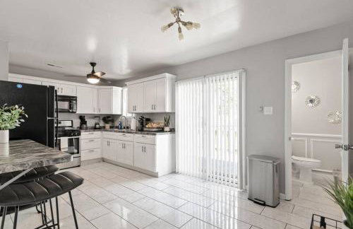 Fly In Style! Charming Townhome 6 Mins from RIC! - Foto 5