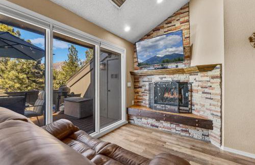 Charming Country Club Condo with Loft & Fireplace - Foto 1