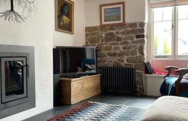 Lovely Cottage by Coastal Footpath & Surf Beaches! - Photo 28