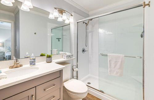 On-The-Beach Escape Oceanfront in Surfside! - Foto 12