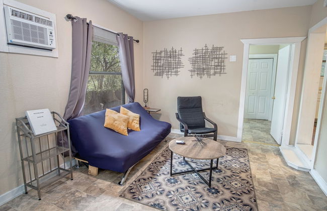 Cozy Downtown Guest House 2br/1ba Sleeps 8 - Foto 25