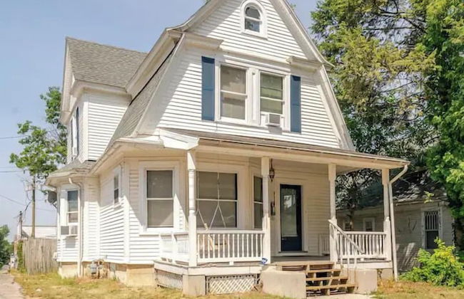 The Carew House Sleeps 10 Fenced 4BR Full Kitchen Steps2 YCP - Foto 25