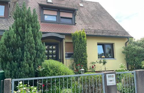 Charming, bright family home with conservatory - Foto 32