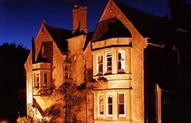 Burcombe Manor - Photo 1