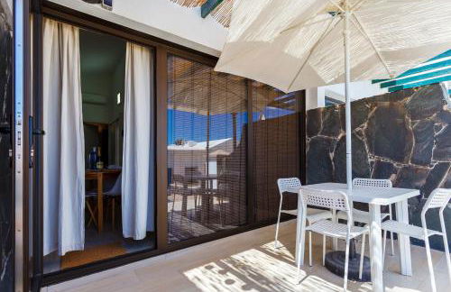 Modern Oasis with Sun & Style 3 Pools AC WiFi - Photo 24