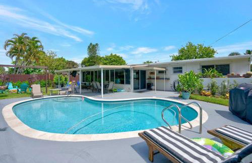 Eagle's Way with Firepit Heated Pool and Sunroom Near BEACH - Foto 69