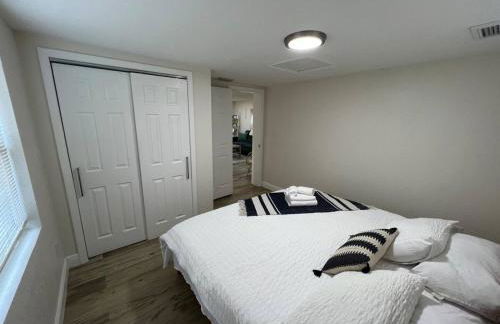 Stylish Chic King Bed Ybor DT - Foto 13