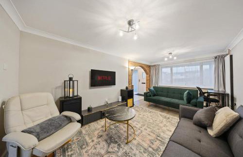 Long-short-stay Medway home with parking, WiFi &pool table - Foto 33