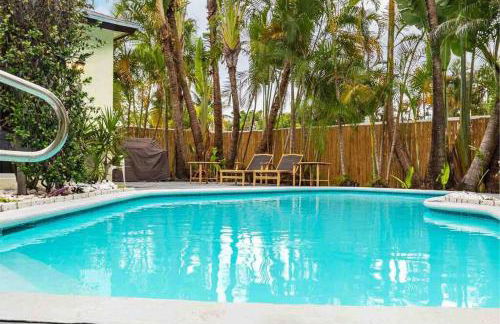 Tropical Oasis with Heated Pool - Photo 1