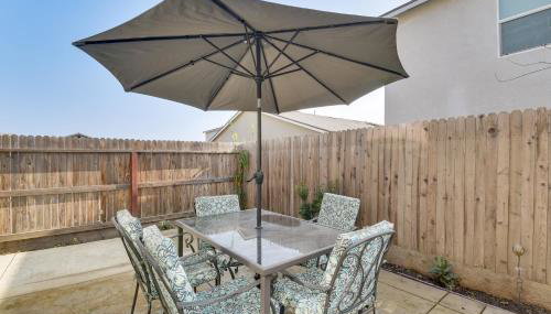 Pool Table and Patio! Spacious Merced Getaway - Foto 3