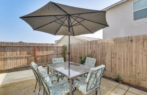 Pool Table and Patio! Spacious Merced Getaway - Foto 3